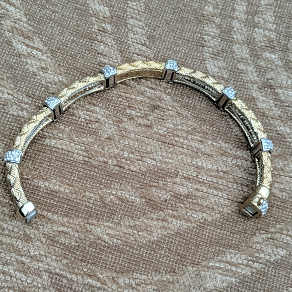 Beautiful Rhinestone Bracelet - Picture 3 of 3